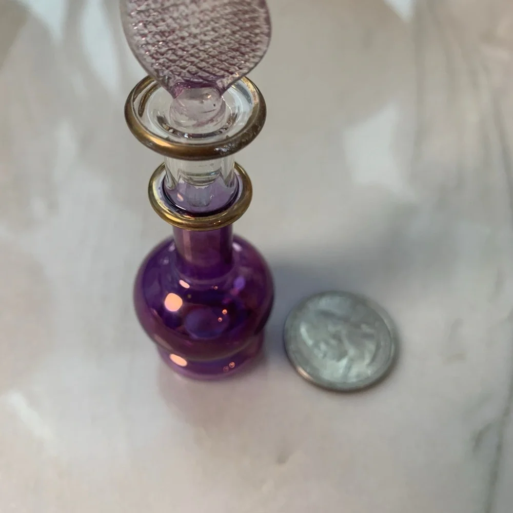2204 Elegant Purple Glass Mini Perfume Bottle - Picture 3 of 7